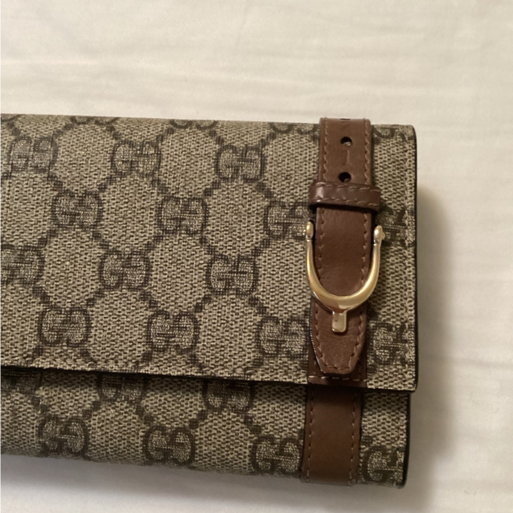 authentic gucci long wallet.